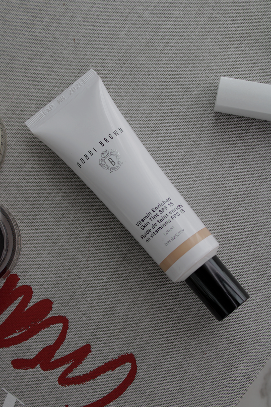 Bobbi Brown | Vitamin Enriched Hydrating Skin Tint SPF 15 with Hyaluronic Acid + Dual-Ended Cream Eyeshadow Stick